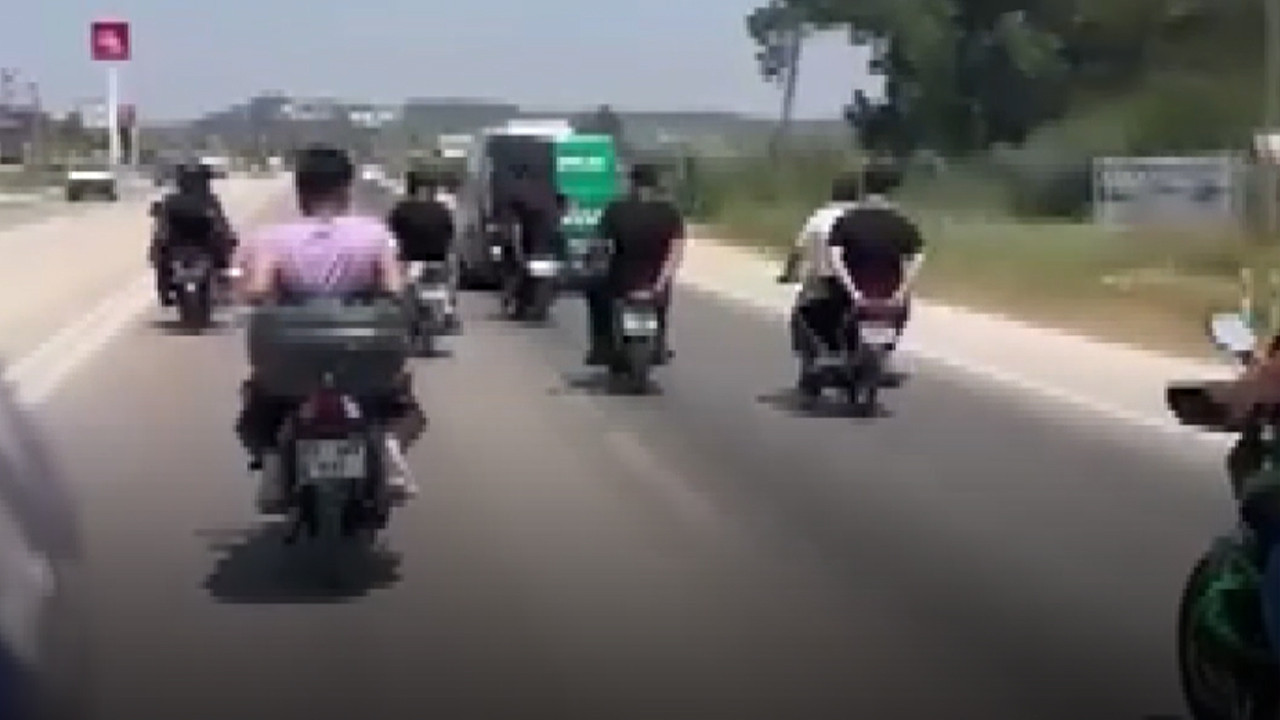Arkadaslarindan atakana son konvoy motosikletlerle ugurladilar PVytfK5l